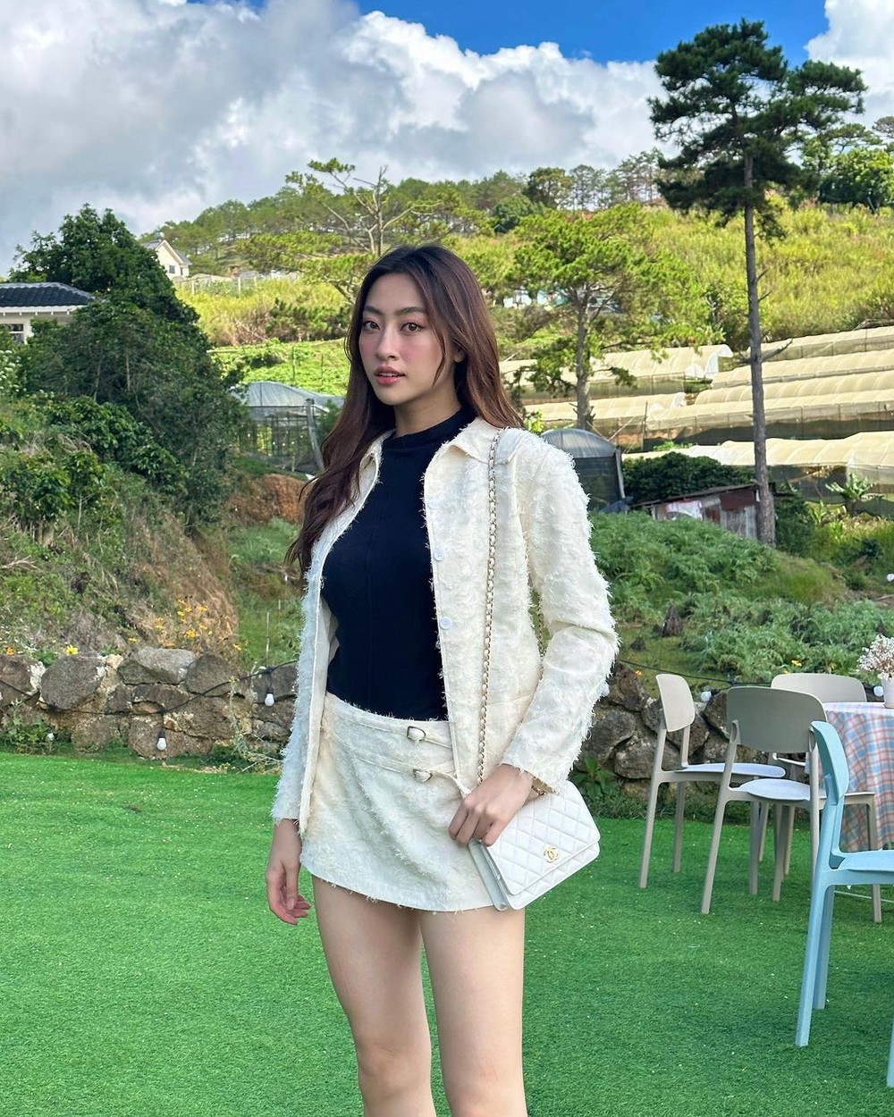 Lương Thùy Linh chỉ thích diện váy ngắn khoe chân 1,22 m - Ảnh 4.