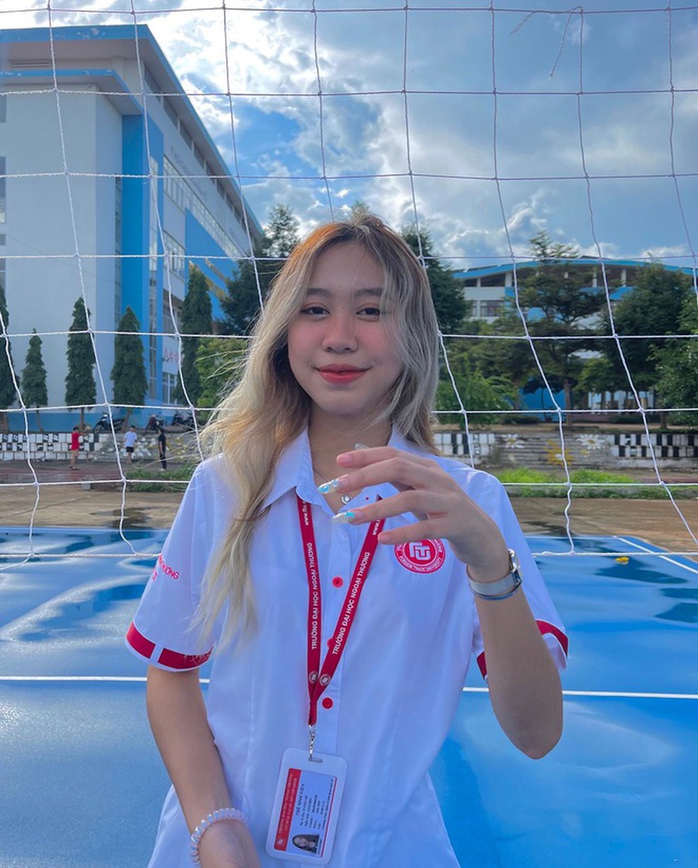 Hoa khôi Ngoại thương đạt 28 điểm thi ĐH, IELTS 7.5, giải Nhì HSG cấp tỉnh: Từng không dám nộp đơn đăng ký thi vì tự ti