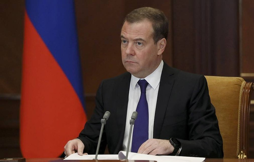 Ông Medvedev phản ứng trước kịch bản NATO điều quân đến Ukraine - Ảnh 1.