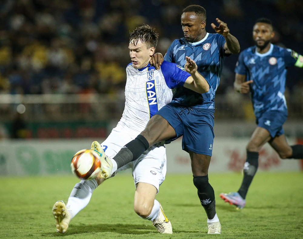 CLB TP Hồ Chí Minh mua lại trung vệ Brazil, đua trụ hạng V-League - Ảnh 3.