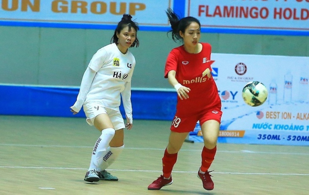 Hot girl Trần Thị Duyên tỏa sáng ở sân chơi futsal - Ảnh 1.