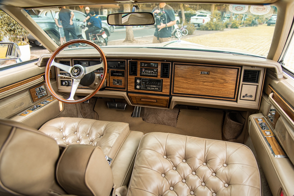 Lái thử Cadillac gần 40 tuổi: Máy gào to, vô-lăng siêu nhẹ, điều hoà mát hơn City - Ảnh 5.