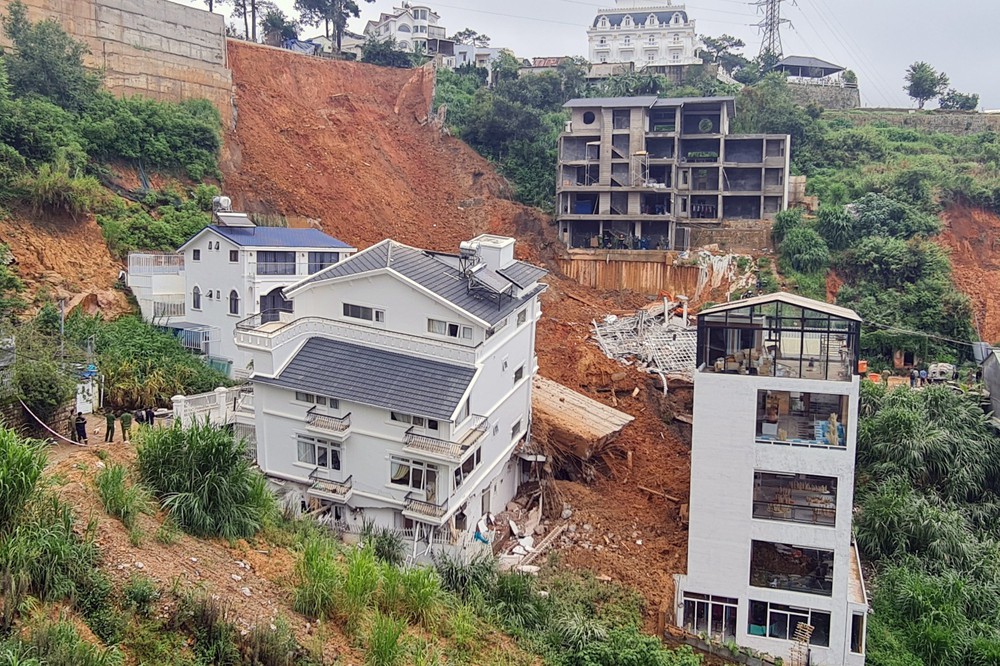 Yêu cầu cán bộ, công chức liên quan đến vụ sạt lở không được rời khỏi Đà Lạt để phục vụ điều tra - Ảnh 2.