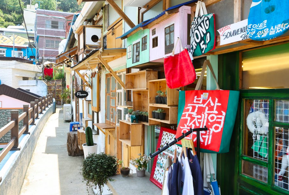 Có gì đặc biệt ở ngôi làng sắc màu được mệnh danh là Santorini của Hàn Quốc - Ảnh 1.