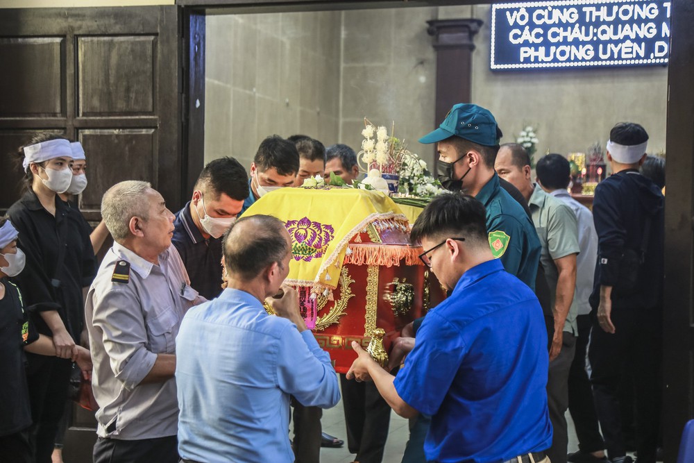 Xót xa những vòng hoa trắng trong đám tang 3 nạn nhân vụ cháy ở Hà Nội - Ảnh 9.