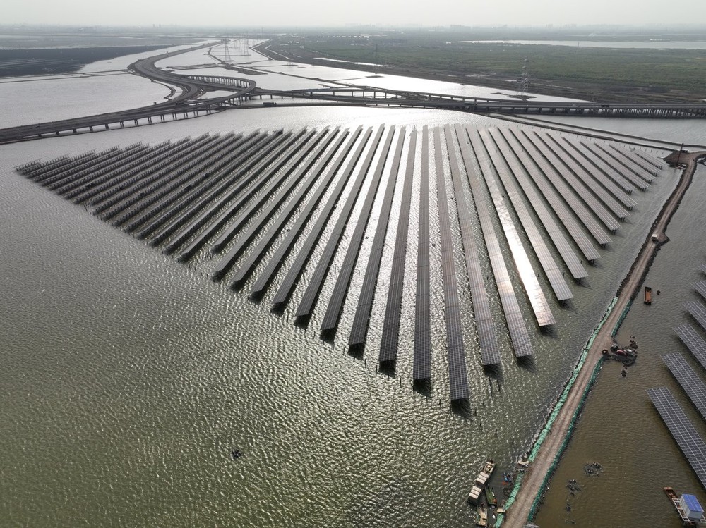 Nhà máy điện có 1-0-2 của Trung Quốc chính thức vận hành: Vừa tạo ra cả tỷ kWh điện vừa sản xuất muối và nuôi tôm, rộng bằng 1.800 sân bóng đá - Ảnh 3.