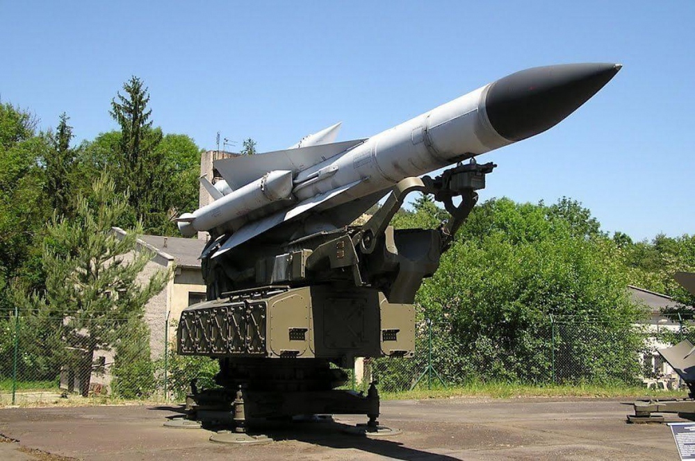 Nghi vấn Ukraine sử dụng “lá chắn thép” S-200 làm vũ khí tấn công mặt đất - Ảnh 1.