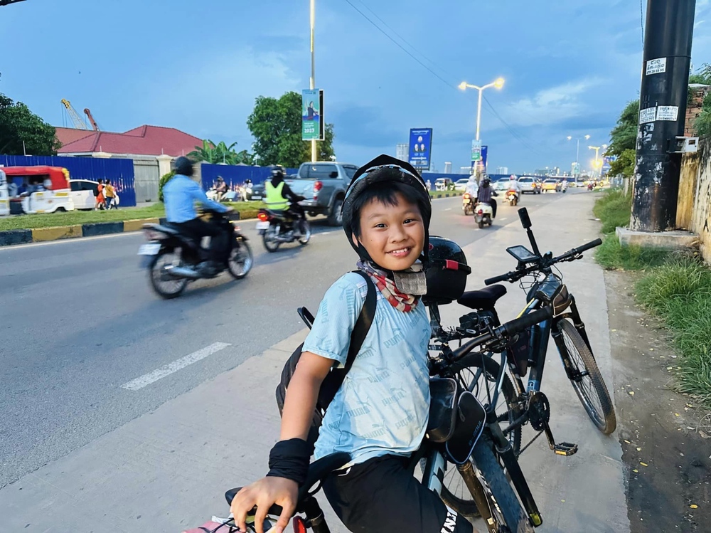 Cậu bé 10 tuổi và hành trình 30 ngày đạp xe qua 4 thủ đô