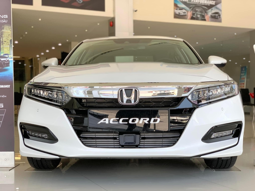 Honda Accord đua giảm giá trăm triệu với Camry: Giá thực tế chưa đến 1,2 tỷ nhưng ít tuỳ chọn, khởi điểm vẫn đắt nhất phân khúc - Ảnh 2.