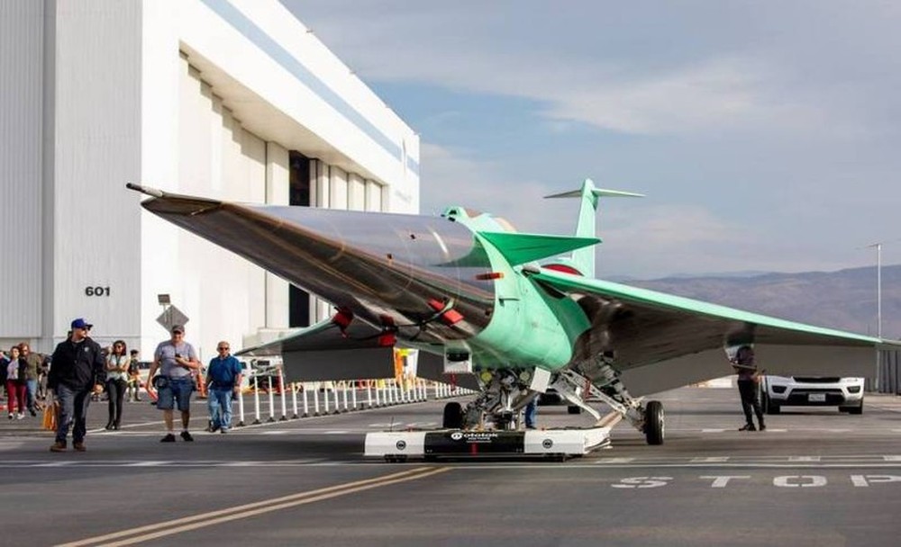 Mỹ trưng bày máy bay siêu thanh xuyên lục địa X-59 QueSST - Ảnh 3.