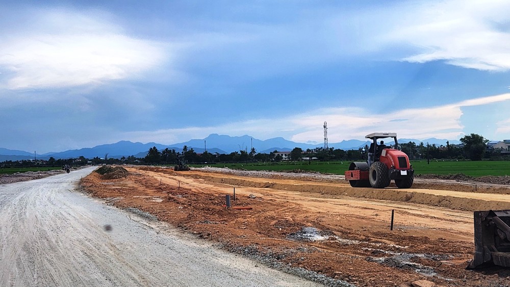 Sau chỉ đạo nóng của chủ tịch tỉnh, công trường đường 200 tỷ... vắng tanh vắng ngắt - Ảnh 4.