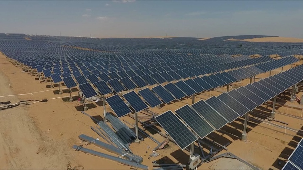 Trung Quốc trồng nhà máy năng lượng mặt trời trên ruộng muối, biển và sa mạc - Ảnh 5.