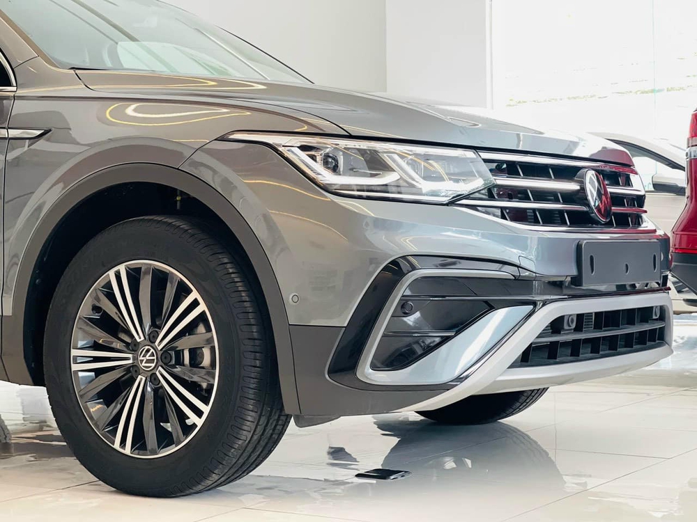 VW Tiguan Allspace giảm giá 400 triệu dò đáy mới tại đại lý: SUV Đức nhập khẩu có giá thực tế rẻ hơn Sorento lắp ráp - Ảnh 4.