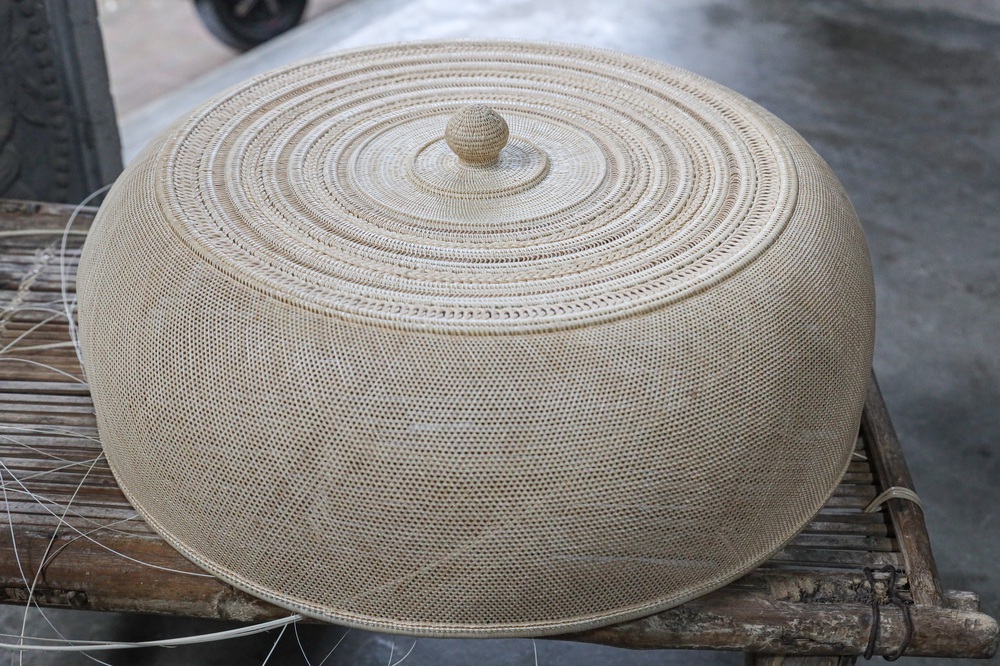 Chiếc lồng bàn đan bằng sợi mây đắt nhất Việt Nam: Có gì mà giá lên tới 30 triệu đồng? - Ảnh 3.