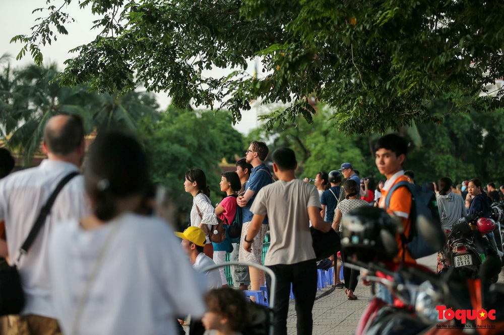 Ngắm khung cảnh hoàng hôn cực lãng mạn tại Hà Nội - Ảnh 14.