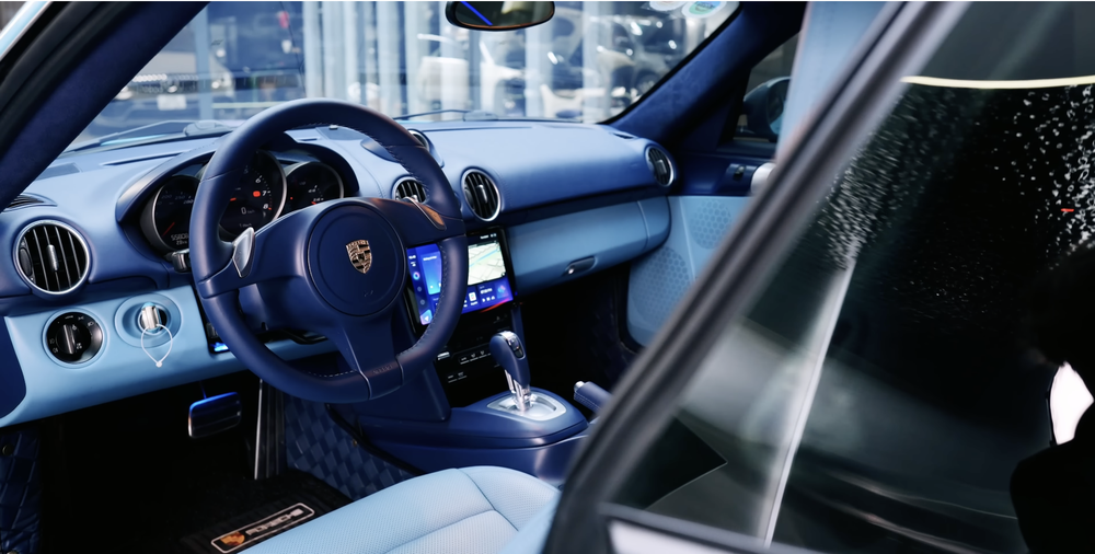 Thợ Việt ‘lột xác’ Porsche Cayman 15 tuổi theo phong cách xe đời mới, thêm màn hình Android và trần sao kiểu Rolls-Royce - Ảnh 5.
