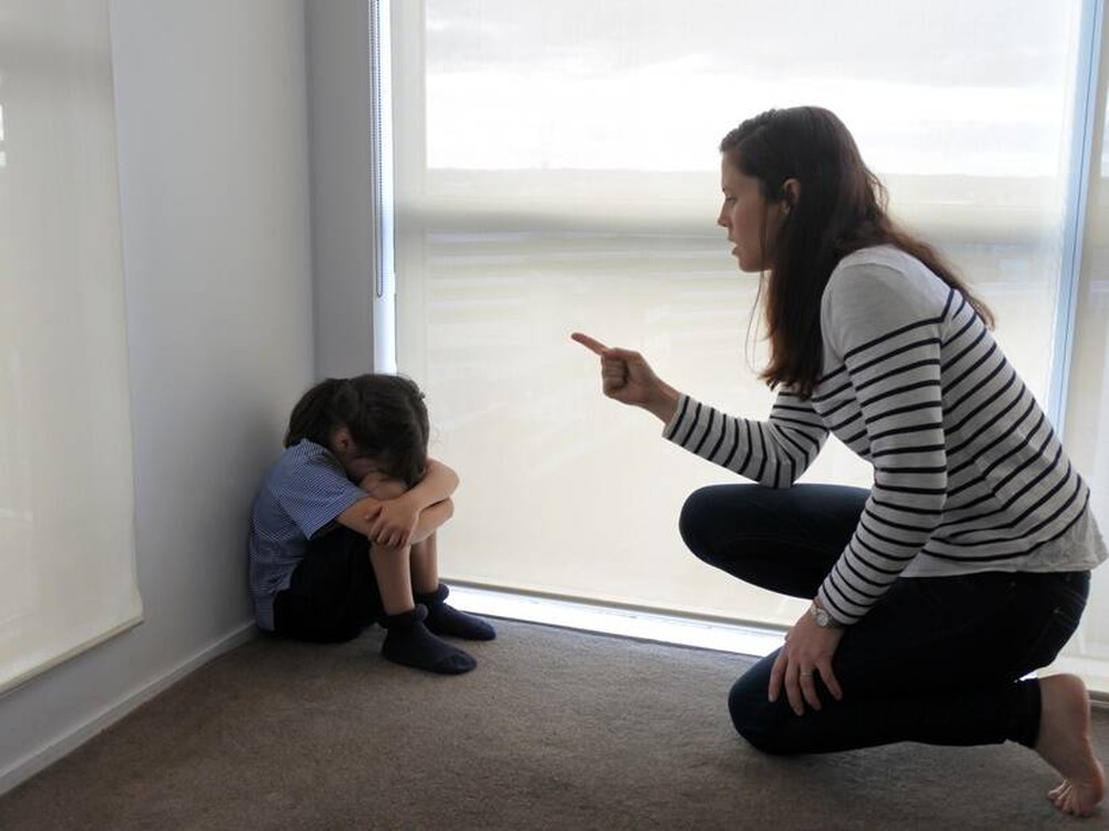 Tại sao cha mẹ la hét lại không hiệu quả trong việc dạy con cái? - Ảnh 1.