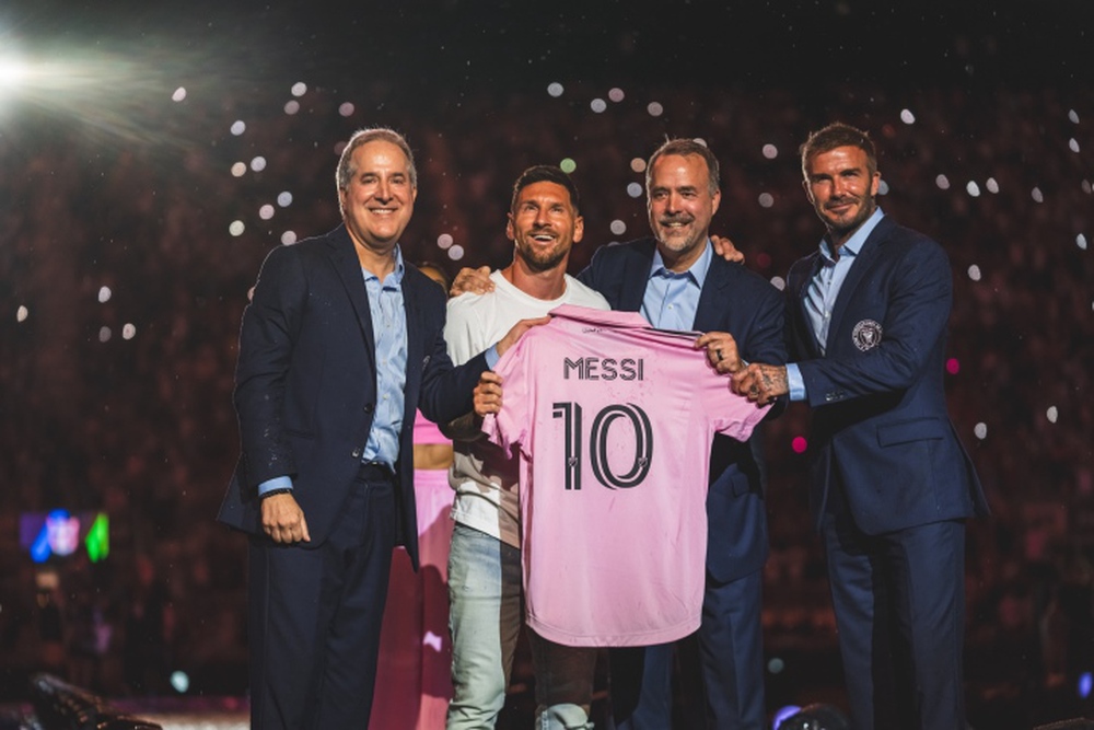 Messi ra mắt Inter Miami, Beckham trao tận tay áo số 10 - Ảnh 8.