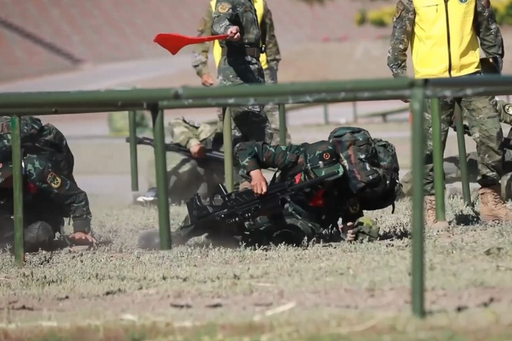 Hình ảnh xạ thủ Việt Nam giành giải ba trong cuộc thi bắn tỉa ở Trung Quốc - Ảnh 2.