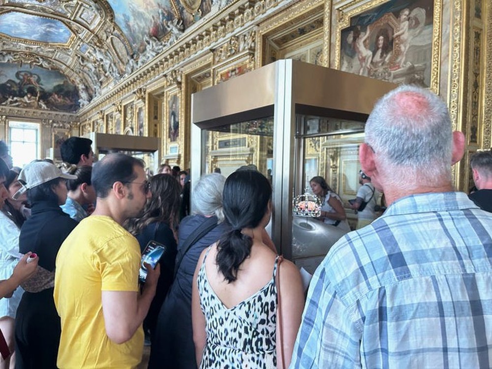Thực tế phũ phàng khi ghé thăm bảo tàng nổi tiếng nhất thế giới nơi trưng bày bức tranh Mona Lisa - Ảnh 1.