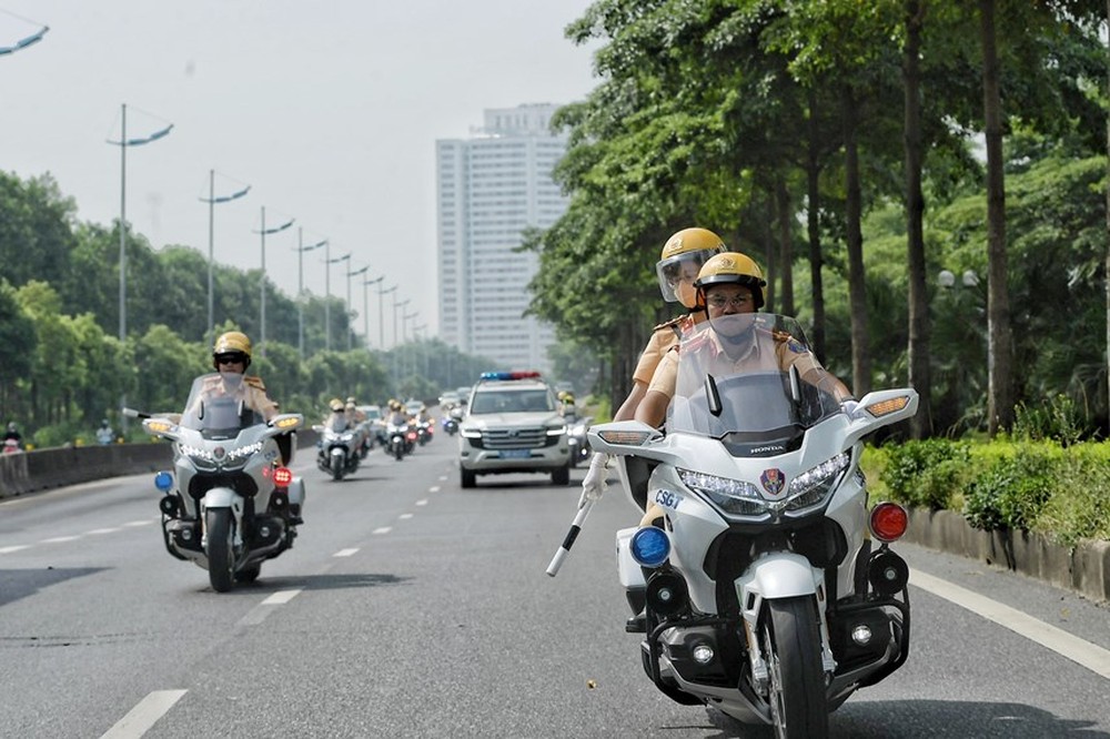 [ẢNH] Ngắm dàn xe mô tô 1.800 phân khối diễu hành trên đường phố Thủ đô - Ảnh 11.