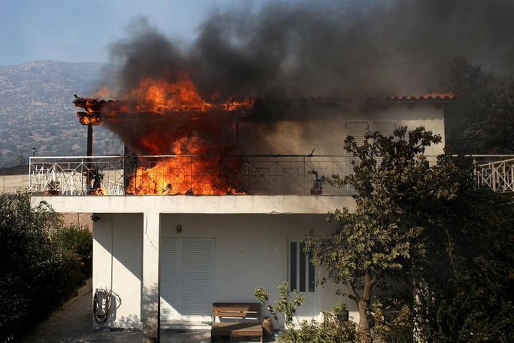 Hy Lạp: Cháy rừng dữ dội, hơn 1.000 trẻ em tháo chạy khỏi trại hè - Ảnh 3.