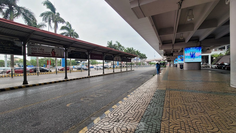 Hình ảnh sân bay Nội Bài cửa đóng, then cài tránh bão số 1 đổ bộ - Ảnh 16.
