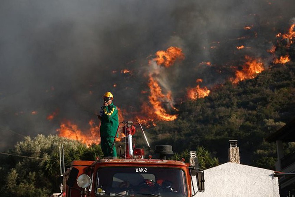 Hy Lạp: Cháy rừng dữ dội, hơn 1.000 trẻ em tháo chạy khỏi trại hè - Ảnh 1.