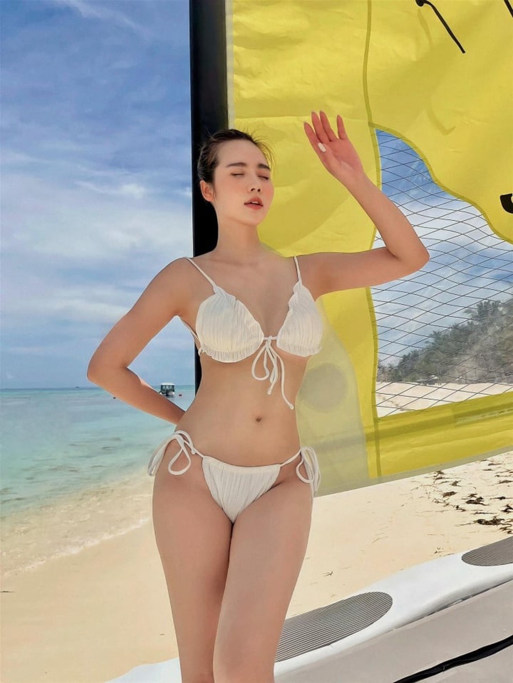 Huyền Lizzie diện bikini: Đúng chuẩn gái một con trông mòn con mắt - Ảnh 2.