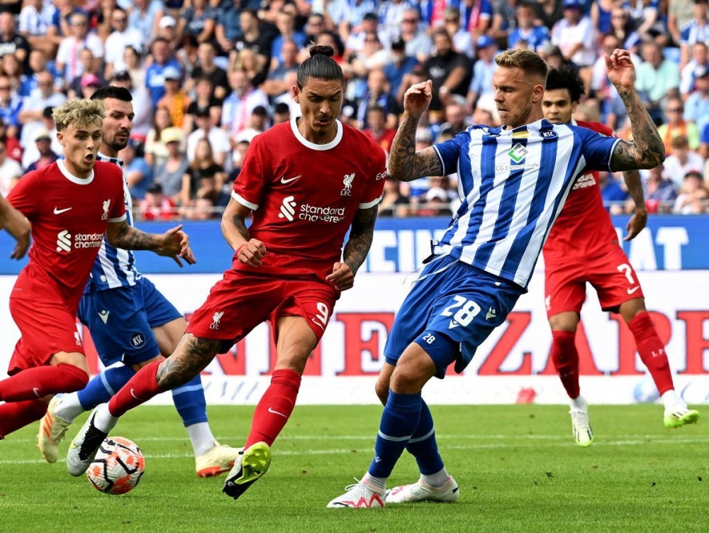 Darwin Nunez lập công, Liverpool “đè bẹp” Karlsruhe - Ảnh 1.