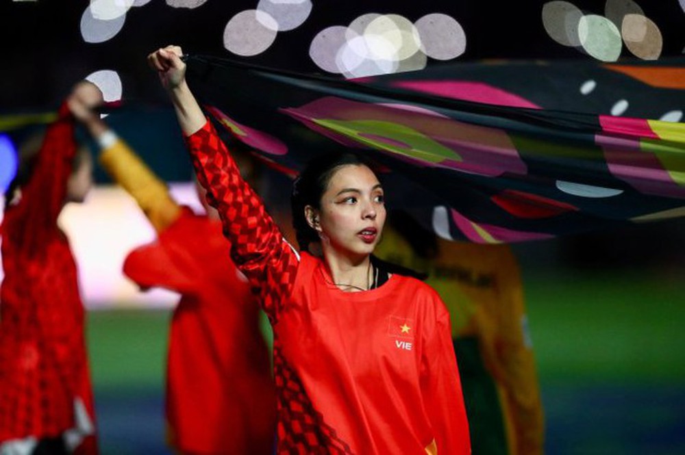 Xúc động với hình ảnh Việt Nam trong lễ khai mạc World Cup nữ 2023 - Ảnh 2.