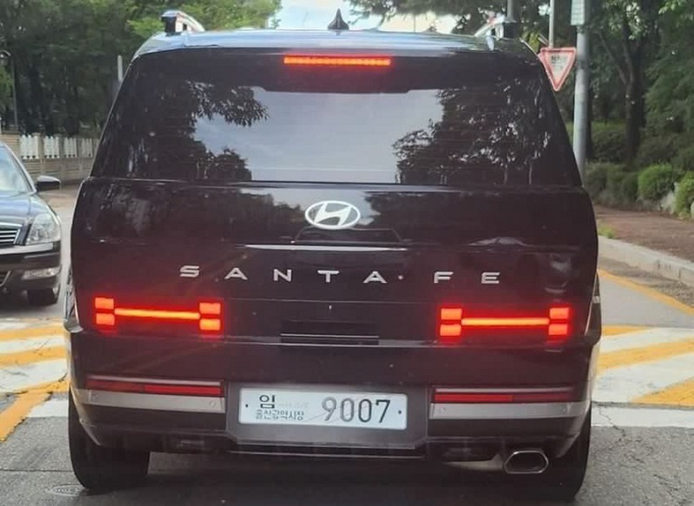 Hyundai Santa Fe 2024 ngoài đời thực: Hầm hố như Land Rover, chờ ngày lăn bánh tại Việt Nam - Ảnh 11.