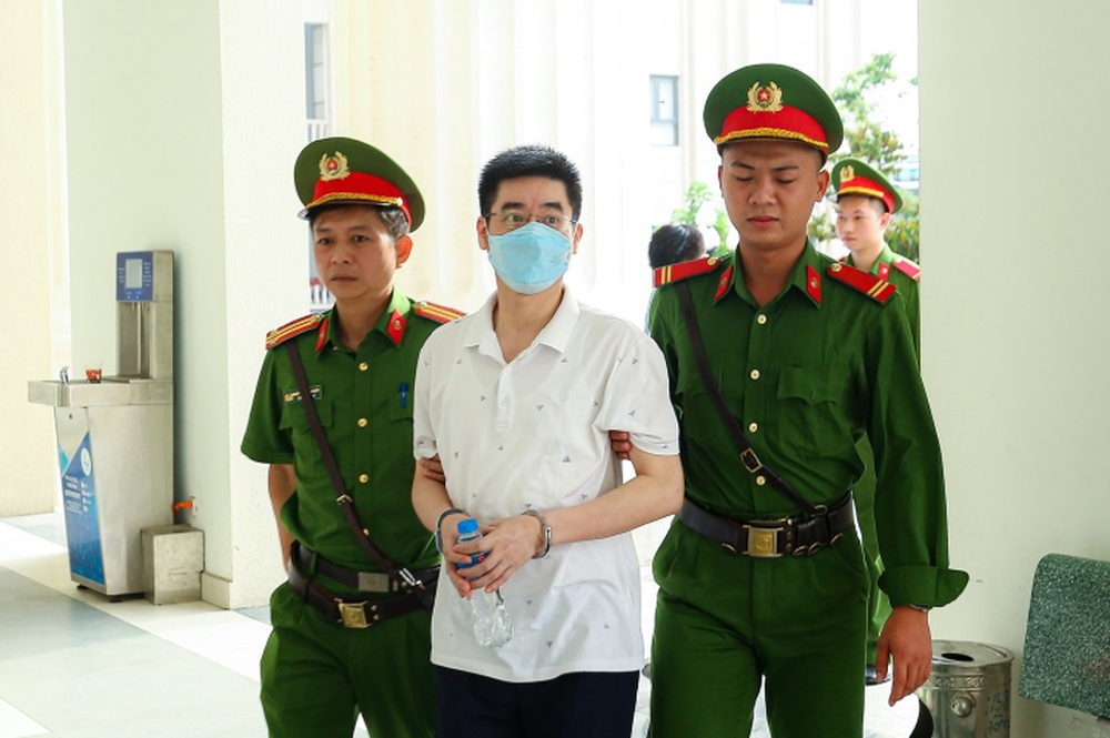Cựu điều tra viên Hoàng Văn Hưng bật khóc, tố cựu PGĐ Công an Hà Nội vu khống - Ảnh 2.