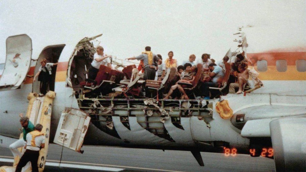 Phi công đột nhiên bất tỉnh, hành khách 68 tuổi liều mình điều khiển máy bay: Thoát chết nhờ 1 điều kỳ diệu - Ảnh 5.