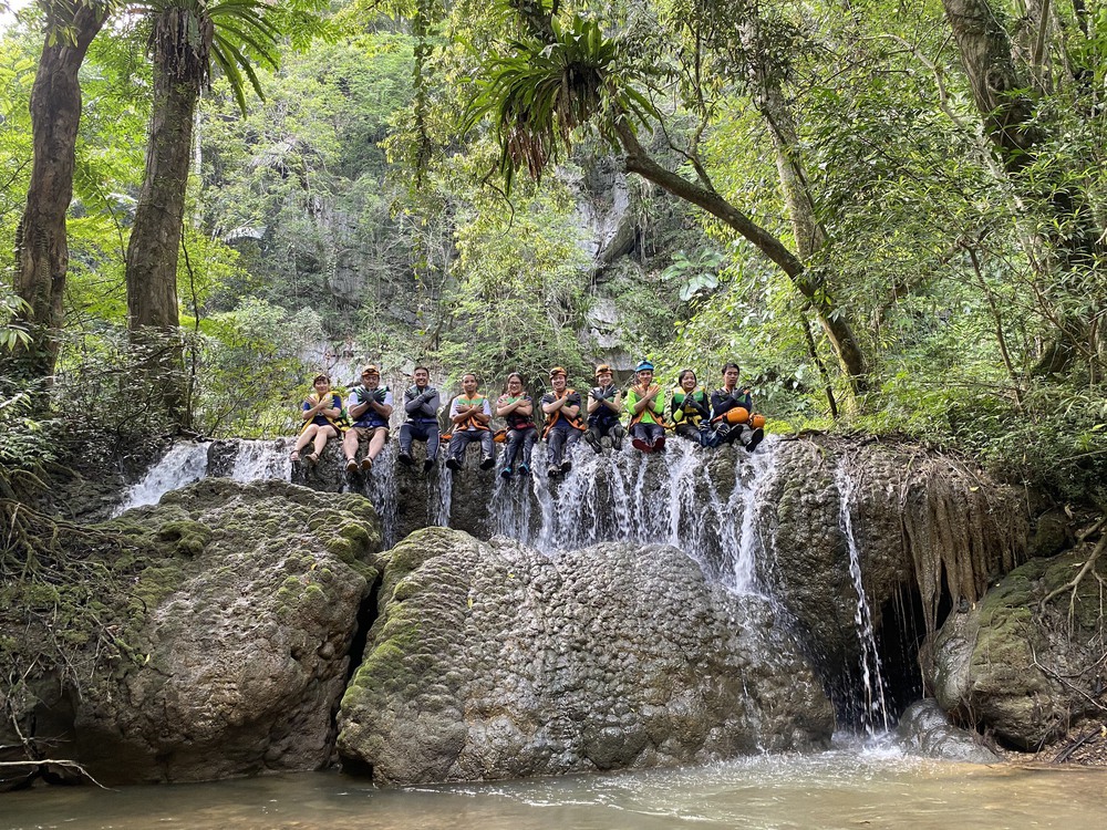 Trải nghiệm “ăn hang, ngủ động” đầy thú vị tại hang động Tú Làn