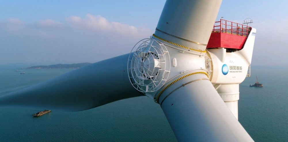 Tua bin gió ngoài khơi lớn nhất thế giới chính thức được Trung Quốc kết nối vào lưới điện: Cao 146 m, mỗi vòng quay quét 50.000 m2, đủ cung cấp điện cho 36.000 hộ trong 1 năm - Ảnh 1.