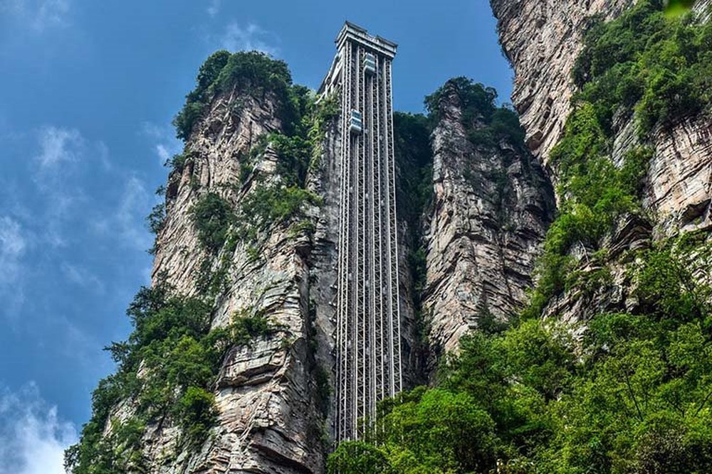 Trung Quốc sở hữu thang lên trời gây chấn động: Chi phí khủng hơn 614 tỷ đồng, ‘bay cao’ 326 mét chỉ trong vòng 1 phút…3 năm là xây xong toàn bộ - Ảnh 1.