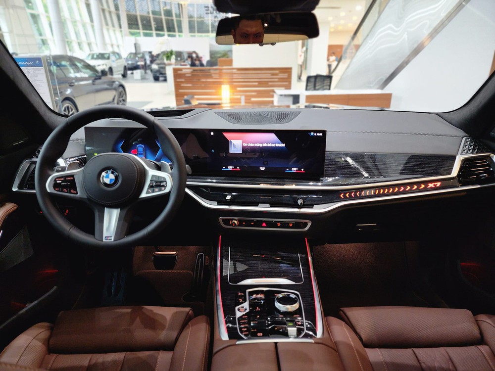 BMW X7 2023 cạnh tranh giá quyết liệt với GLS tại Việt Nam: Giảm cả tỷ đồng sau 3 tháng, bản rẻ nhất còn hơn 5,5 tỷ, tiệm cận giá đối thủ - Ảnh 8.