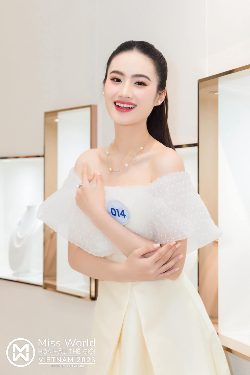 Huỳnh Trần Ý Nhi - Tân Miss World Vietnam 2023: Tính hướng nội nhưng ứng xử cực ấn tượng - Ảnh 4.