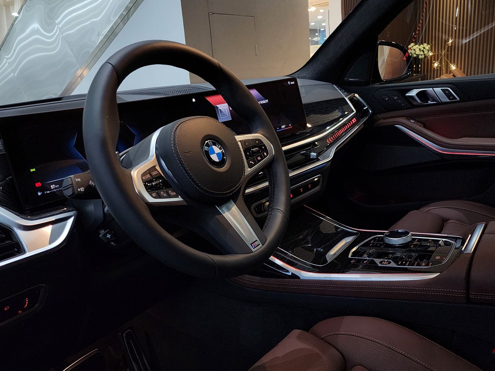 BMW X7 2023 cạnh tranh giá quyết liệt với GLS tại Việt Nam: Giảm cả tỷ đồng sau 3 tháng, bản rẻ nhất còn hơn 5,5 tỷ, tiệm cận giá đối thủ