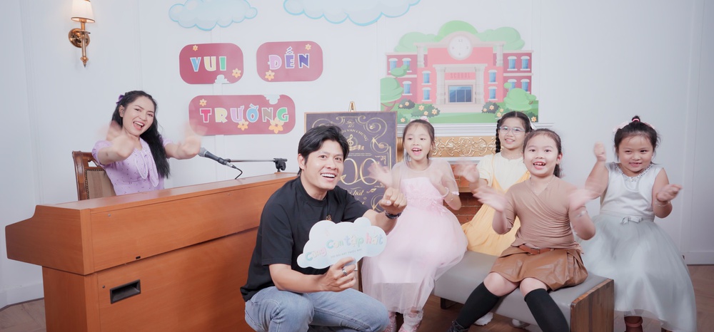 Ca sĩ Duyên Quỳnh bất ngờ làm cô giáo, dạy hát cho thiếu nhi - Ảnh 3.