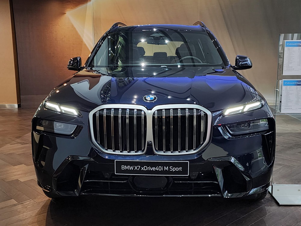 BMW X7 2023 cạnh tranh giá quyết liệt với GLS tại Việt Nam: Giảm cả tỷ đồng sau 3 tháng, bản rẻ nhất còn hơn 5,5 tỷ, tiệm cận giá đối thủ - Ảnh 5.