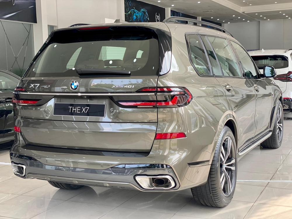 BMW X7 2023 cạnh tranh giá quyết liệt với GLS tại Việt Nam: Giảm cả tỷ đồng sau 3 tháng, bản rẻ nhất còn hơn 5,5 tỷ, tiệm cận giá đối thủ - Ảnh 2.