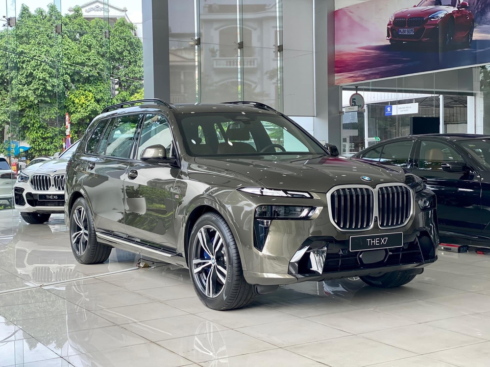 BMW X7 2023 cạnh tranh giá quyết liệt với GLS tại Việt Nam: Giảm cả tỷ đồng sau 3 tháng, bản rẻ nhất còn hơn 5,5 tỷ, tiệm cận giá đối thủ