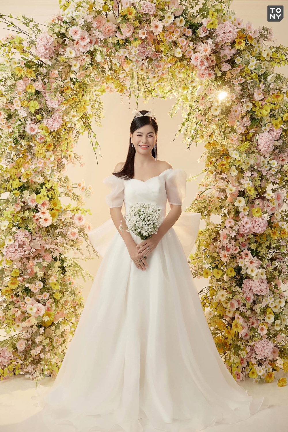 Đắm chìm với những mẫu váy cưới lộng lẫy của showbiz 2023  Nicole Bridal