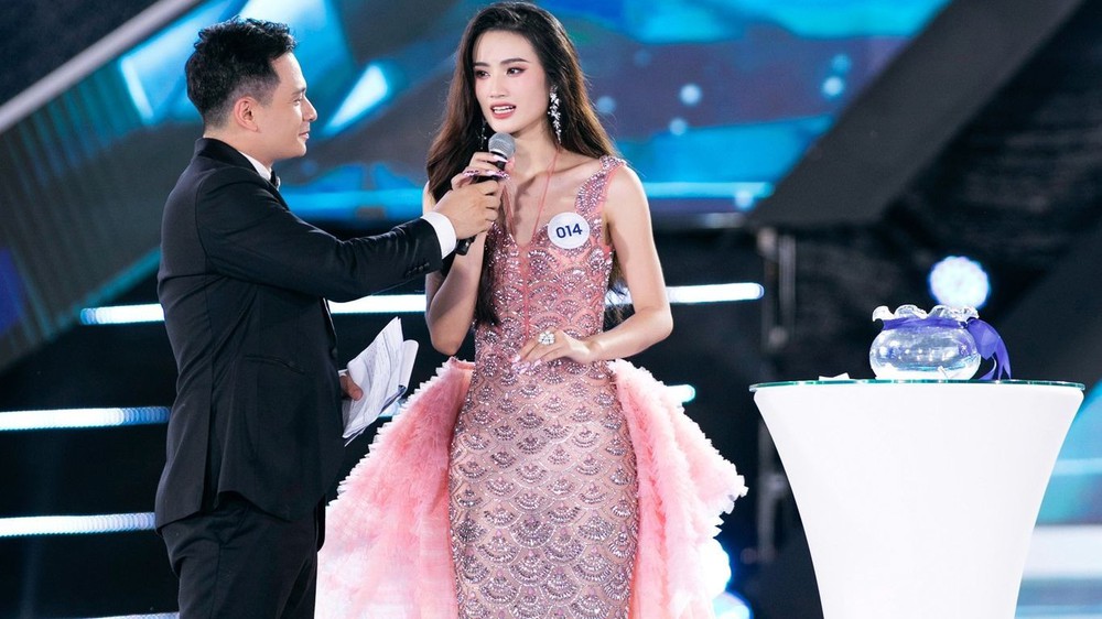 Màn ứng xử giúp Huỳnh Trần Ý Nhi trở thành Hoa hậu Thế giới Việt Nam 2023 - Ảnh 1.