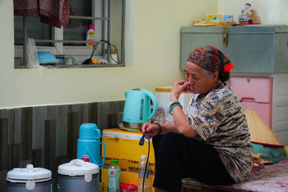 Nhóm bạn trẻ chắt chiu từng chút một, mang “mái ấm 0 đồng” cho người vô gia cư ở Hà Nội