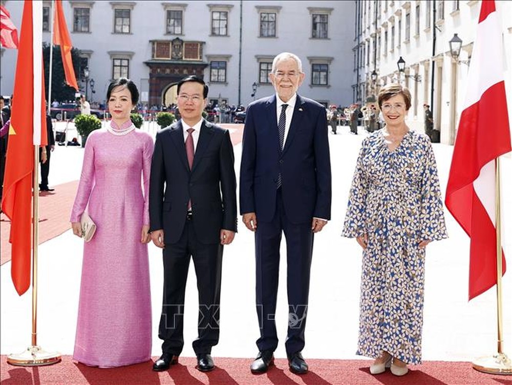 Cận cảnh lễ đón Chủ tịch nước Võ Văn Thưởng thăm Áo tại Cung điện Hofburg - Ảnh 4.