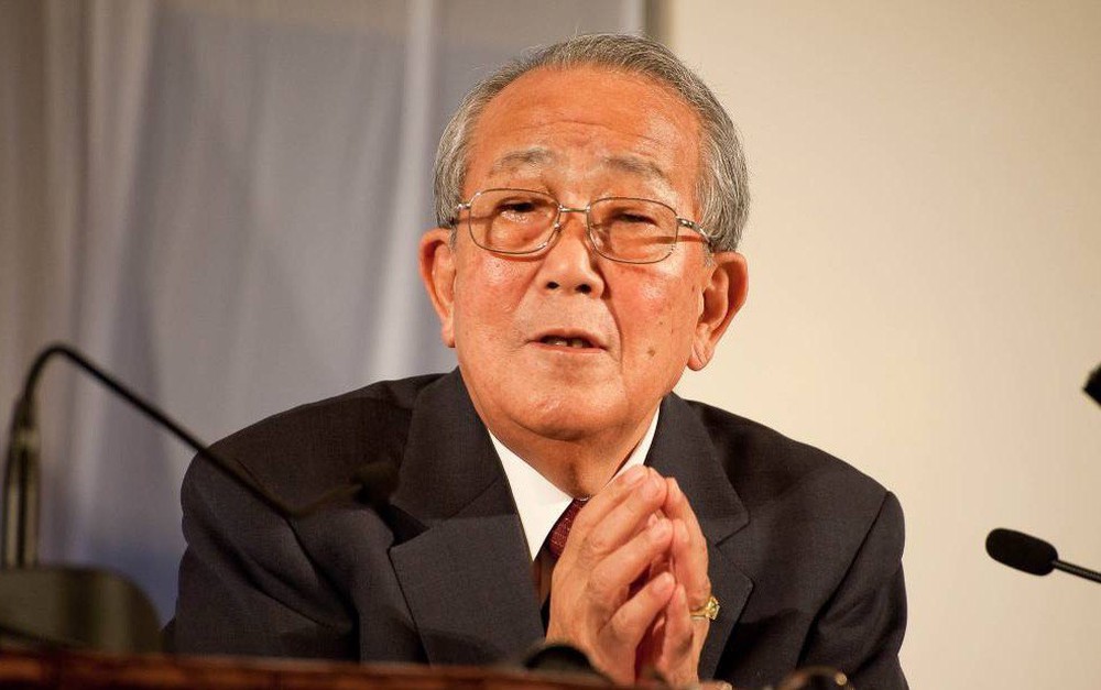 Đạo đối nhân xử thế của ông hoàng kinh doanh Nhật Bản Kazuo Inamori: Đừng bao giờ tay không tới nhà ai ăn cơm, khi đi phải mang theo quà!” - Ảnh 1.