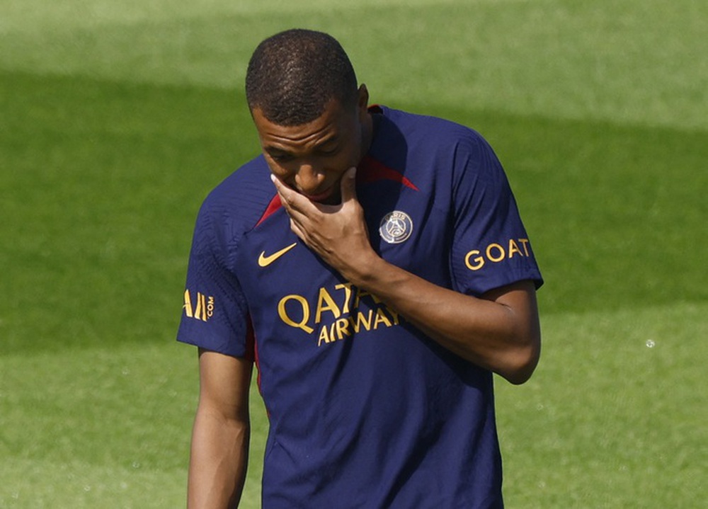 Al-Hilal đề nghị PSG 300 triệu euro lấy Mbappe, Barcelona muốn đổi bằng chùm sao - Ảnh 2.